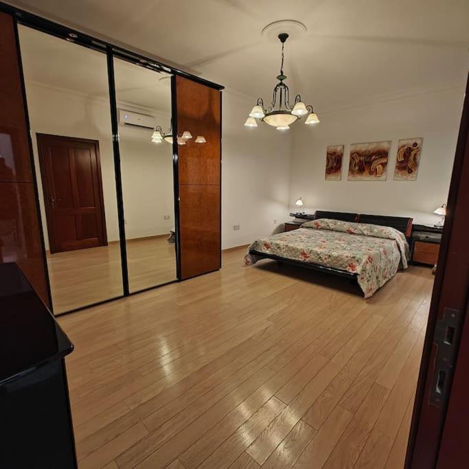 Spacious 4-bedroom Apartment *