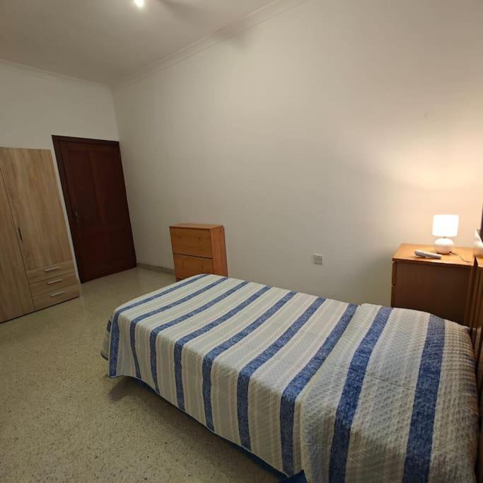Apartment Spacious 4-bedroom *