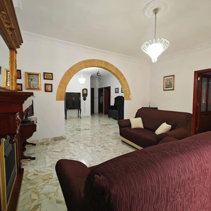 Apartment Spacious 4-bedroom *